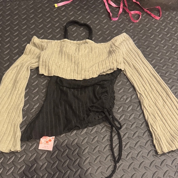 NWT Olive and Black Off-Shoulder Sweater RW3 - Picture 2 of 3